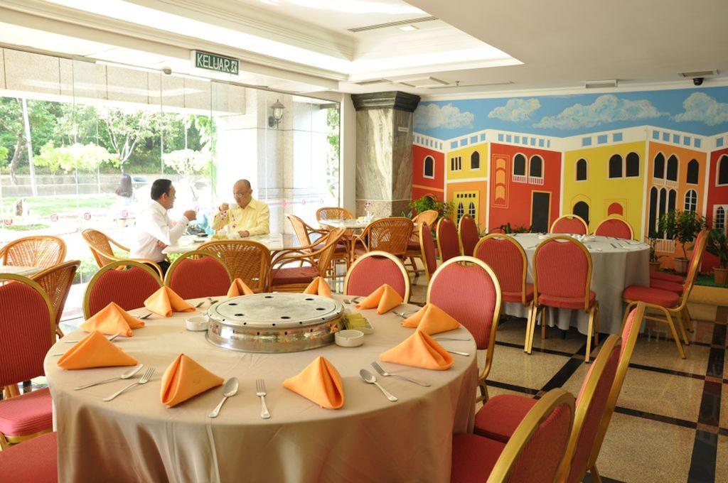 Tang Dynasty Park Hotel 3*